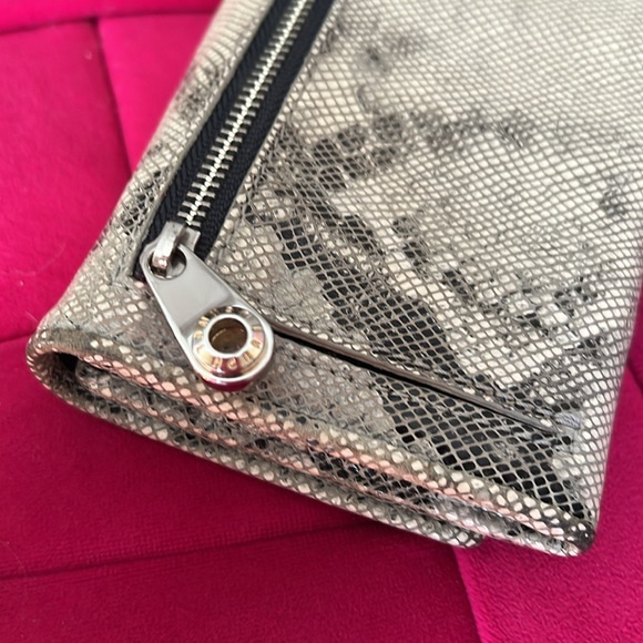 Henri Bendel Wallet-EUC - Picture 6 of 16